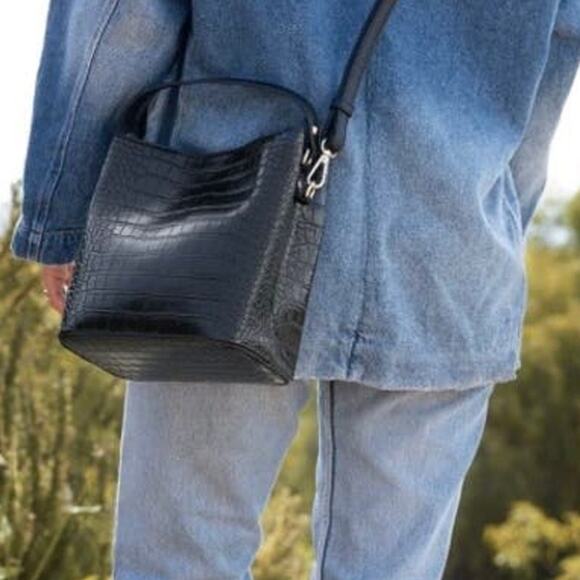 AOTA Elena Black Bucket Croc-Embossed Convertible Hand Crossbody Vegan Bag NEW - Picture 5 of 7